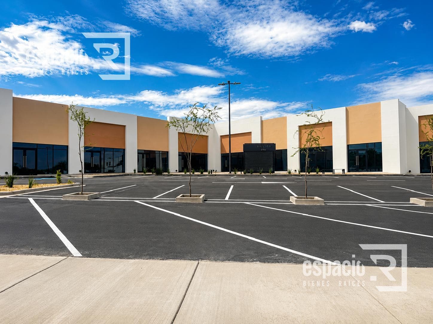 BUSINESS PREMISES IN RELIZ
