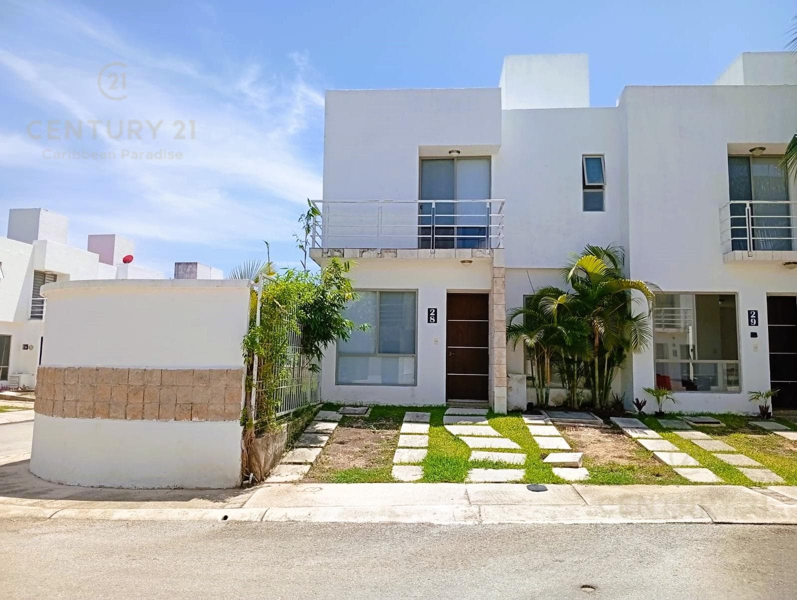 House for Sale: Residencial Bali Condominium with Clubhouse in Playa del Carmen P4685