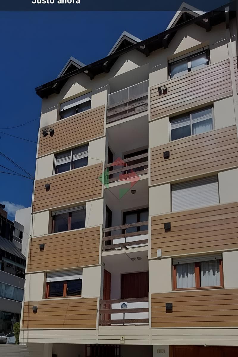 Apartment in Bariloche with 3 bedrooms, 2 bathrooms, and a storage room, located in the city center. Eligible for bank financing.