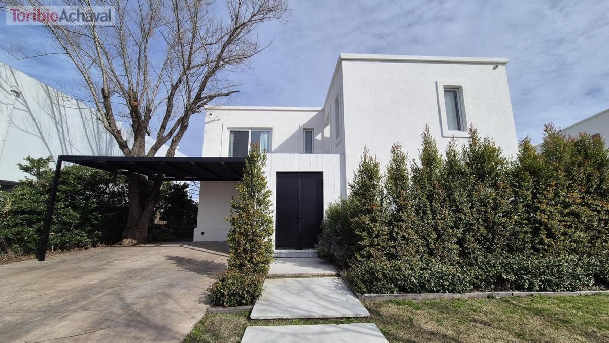 Lagoon-View House in Barbarita: 5 en-suite bedrooms, pool, and dock