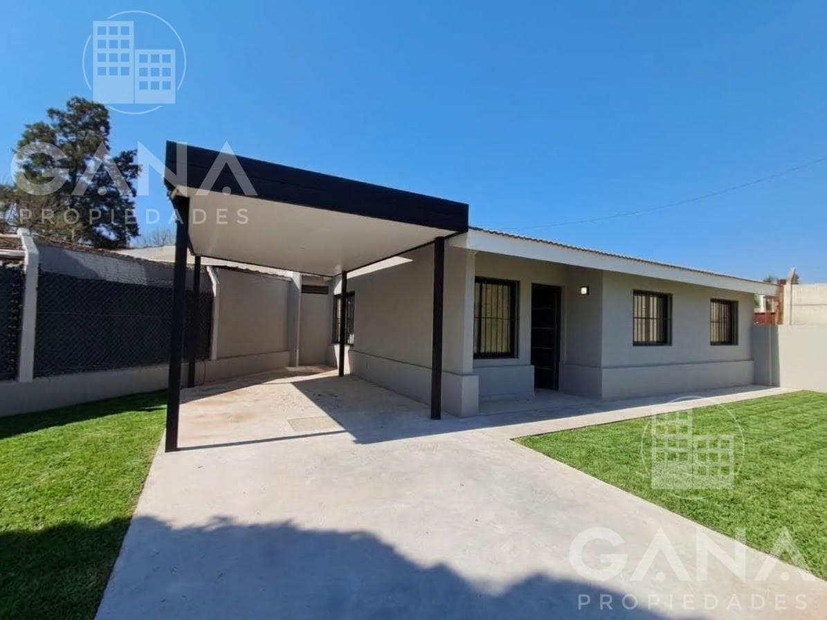 Casa frente en venta en Lomas de Alberdi a estrenar 4 dormitorios 2 baños
