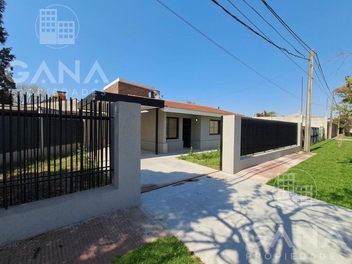 Casa frente en venta en Lomas de Alberdi a estrenar 4 dormitorios 2 baños