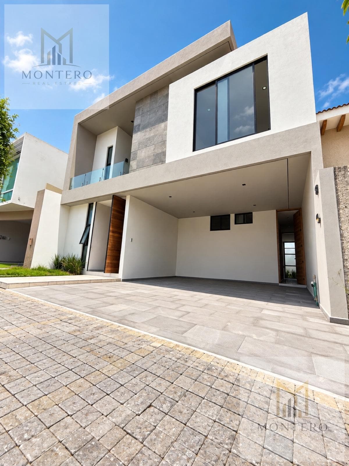 House - Lomas de Angelópolis Subdivision