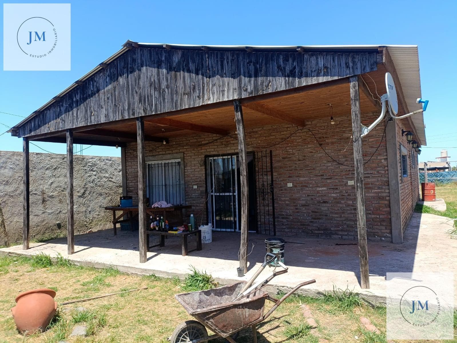 House in Mariano Acosta