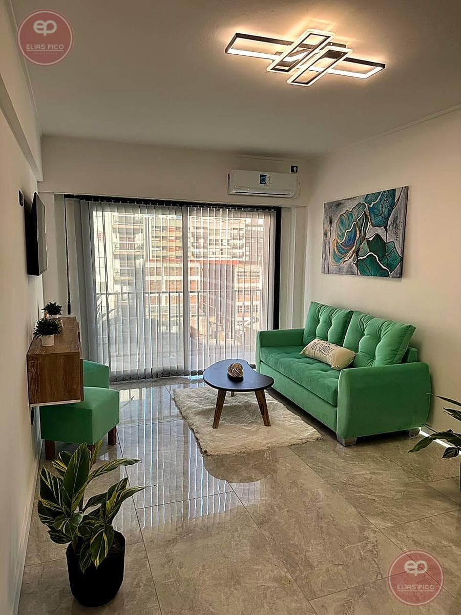 3-Bedroom Apartment with a Renovated Projecting Balcony in Downtown Mar del Plata