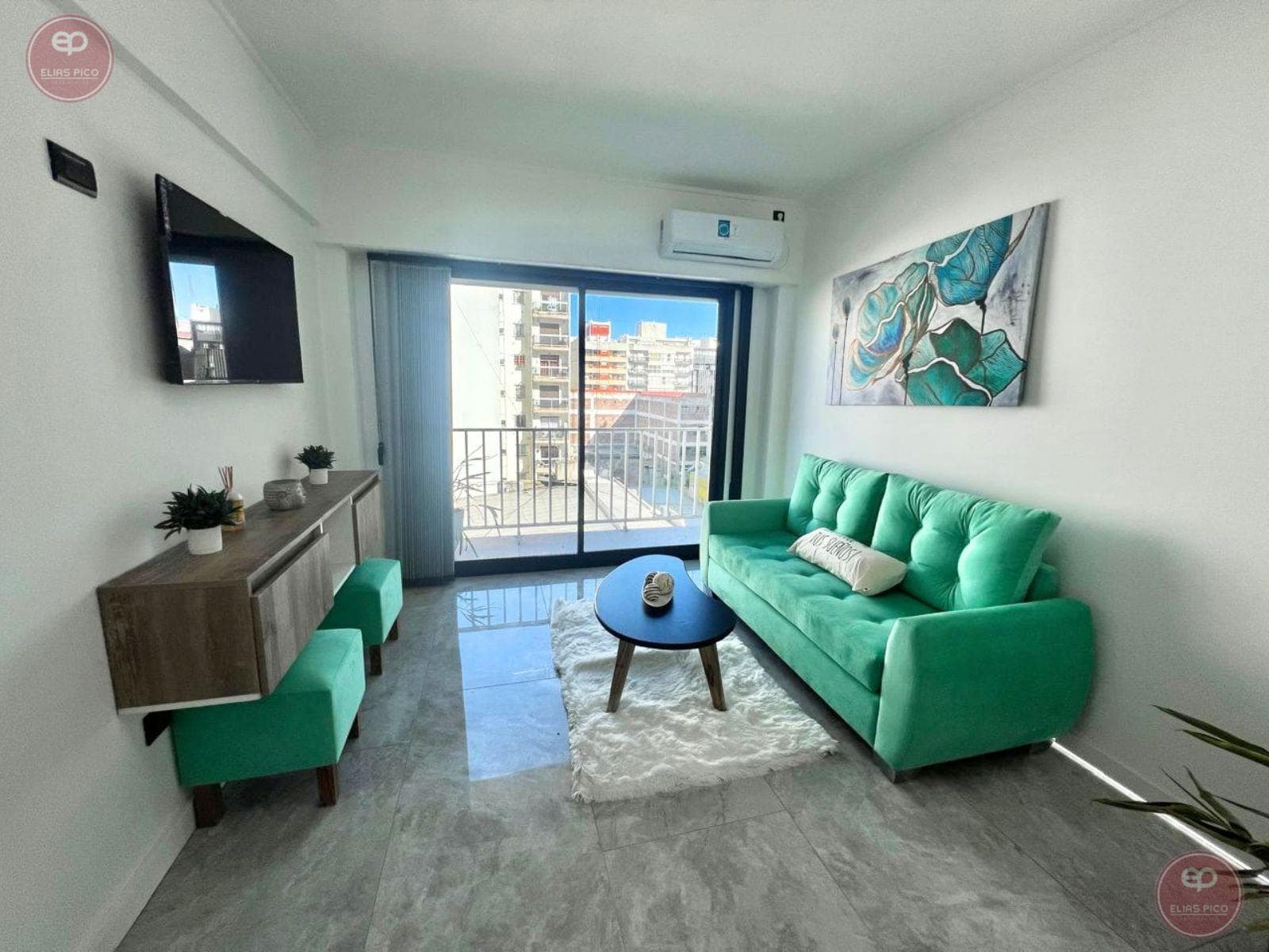 3-Bedroom Apartment with a Renovated Projecting Balcony in Downtown Mar del Plata