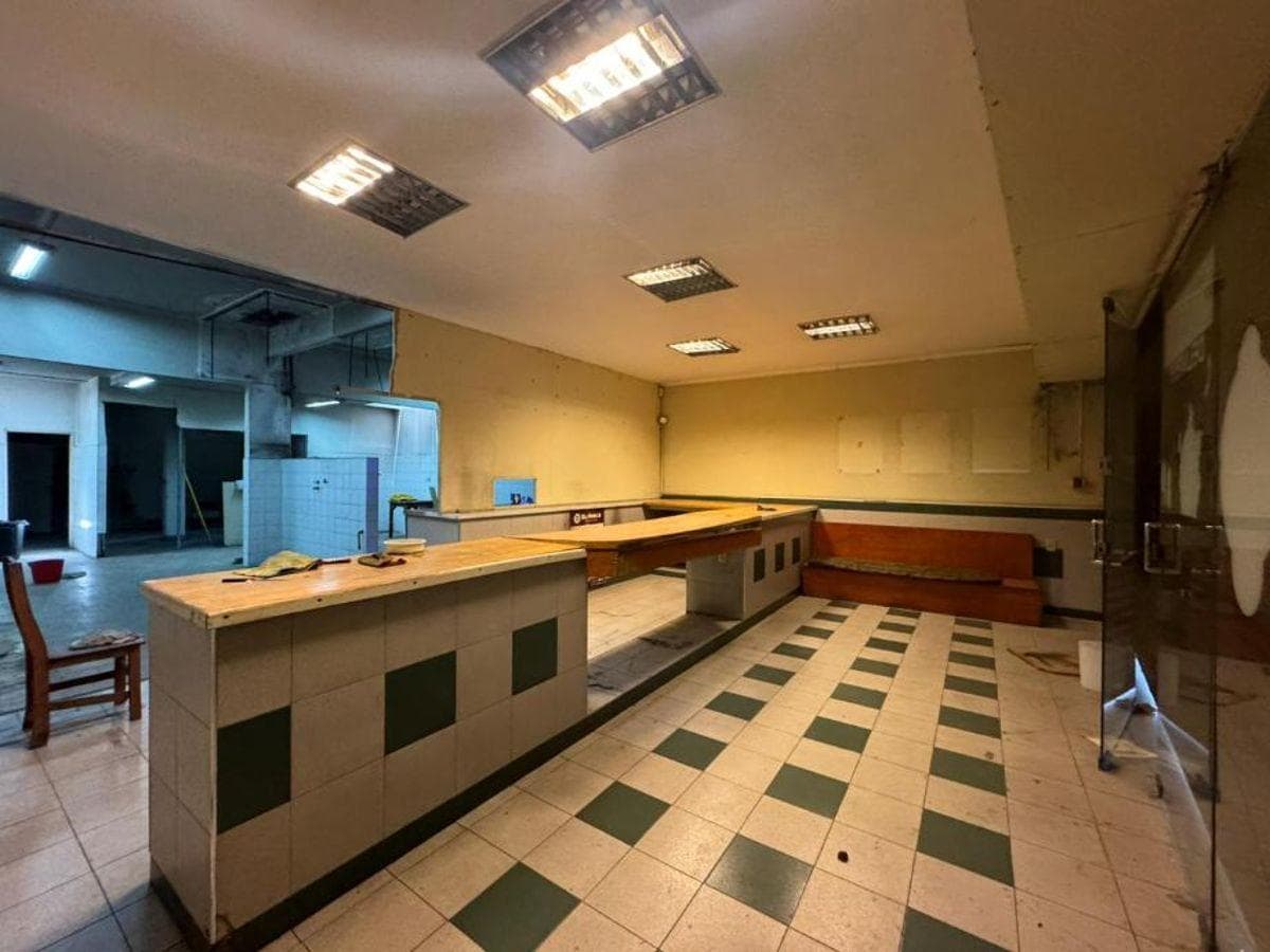 Excelente Local Sobre Av. Mitre (Ideal para Uso Gastronomico / Almacen)