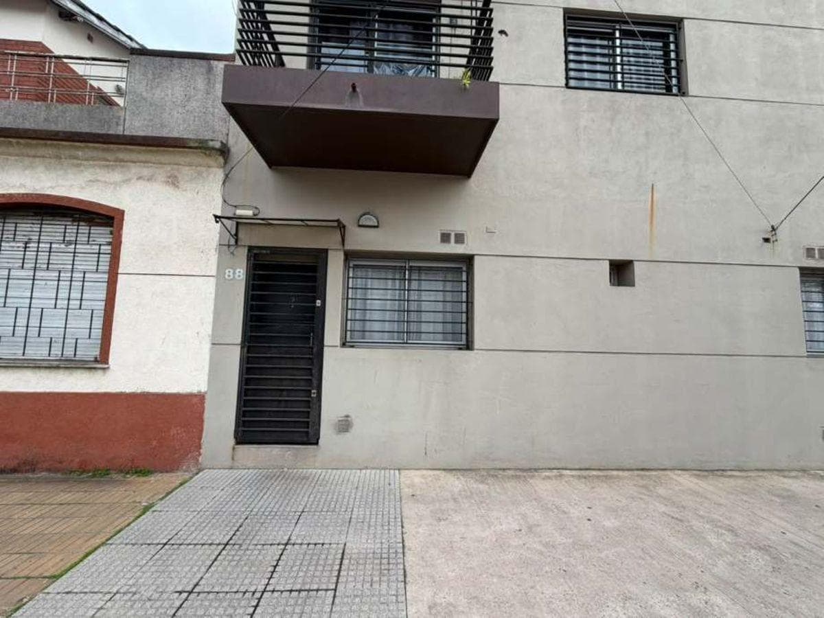 Departamento Moderno de 2 Ambientes en Planta Baja con Patio Propio.