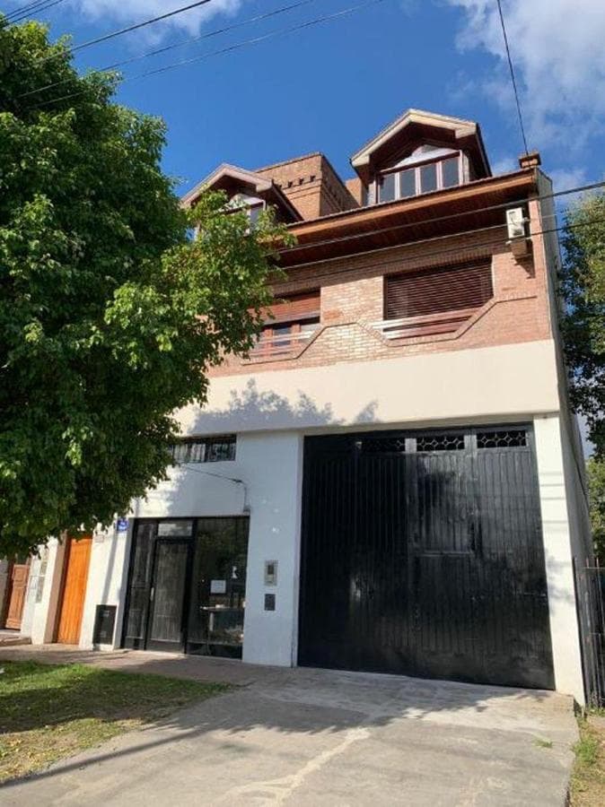 Gran Galpon de 200 MTS Cubiertos Aprox y 200 MTS Descubiertos.