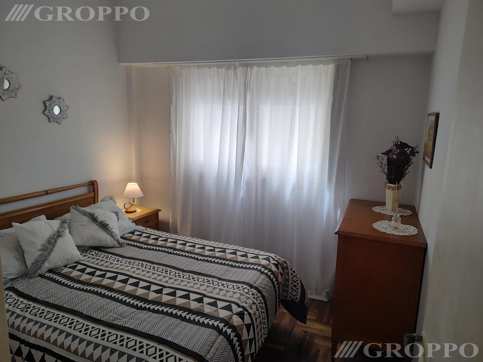 2 ambientes interno - a 50 metros de la Plaza Colón