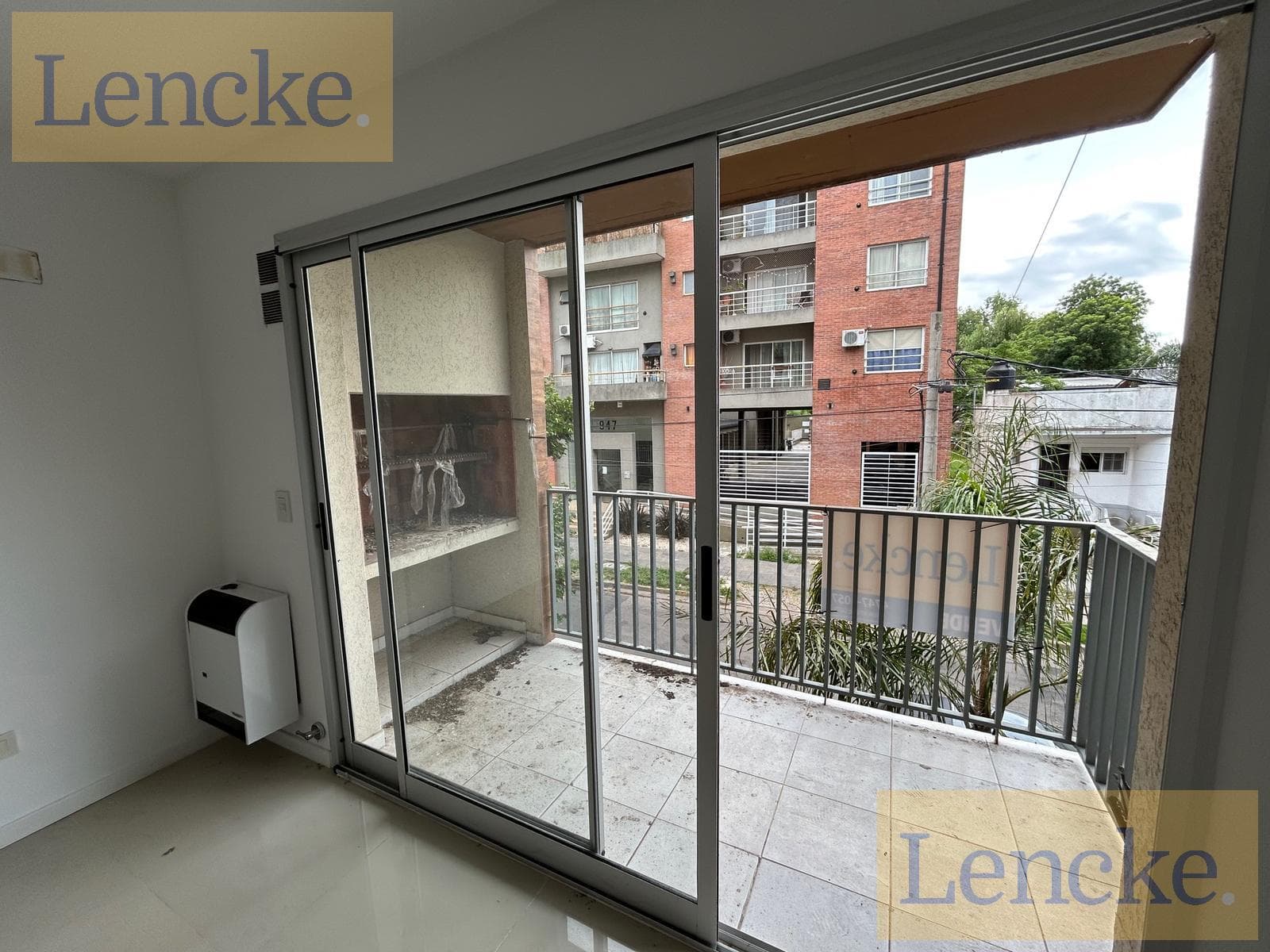 Brand new, available immediately, 2-room apartment for sale, garage included