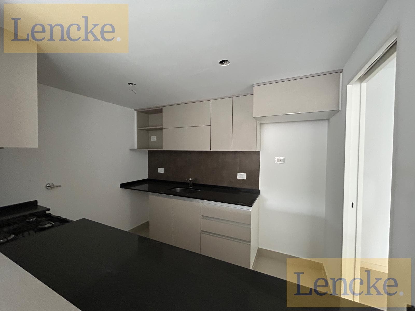 Brand new, available immediately, 2-room apartment for sale, garage included