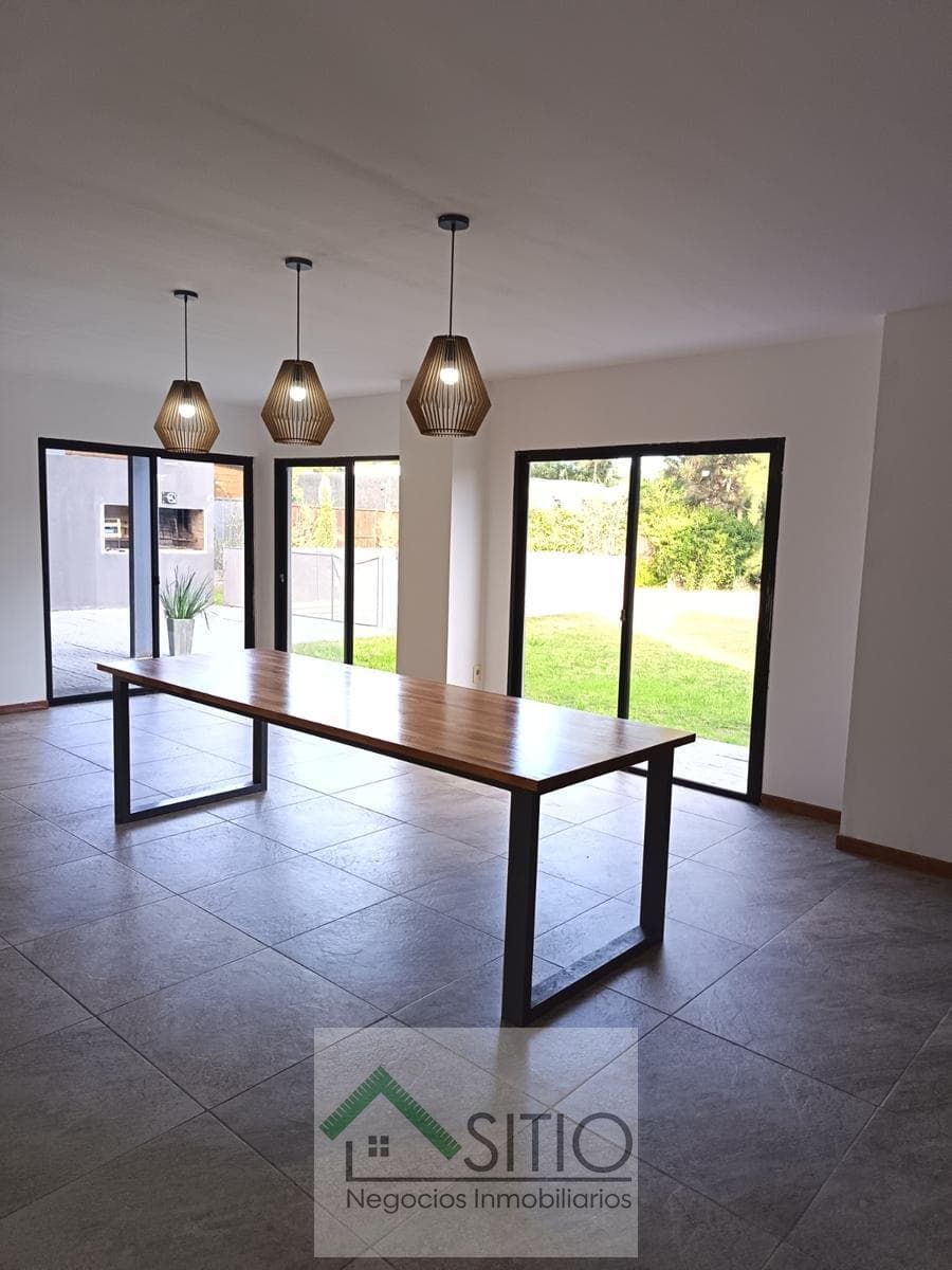 Vendo Casa de 4 dormitorios y 2 baños en Punta Pinares El Pinar