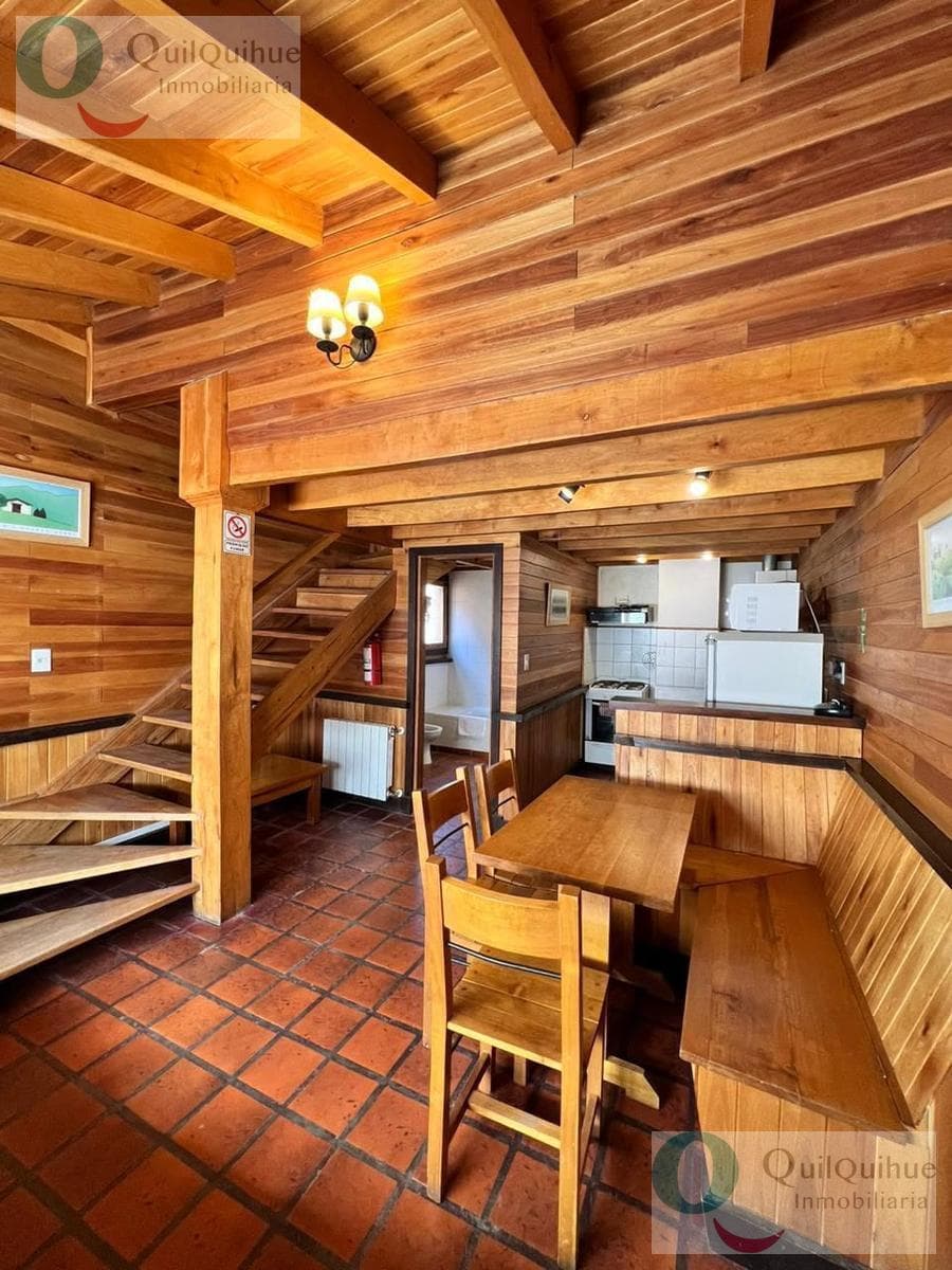 1-bedroom apartment one block from Lake Lacar