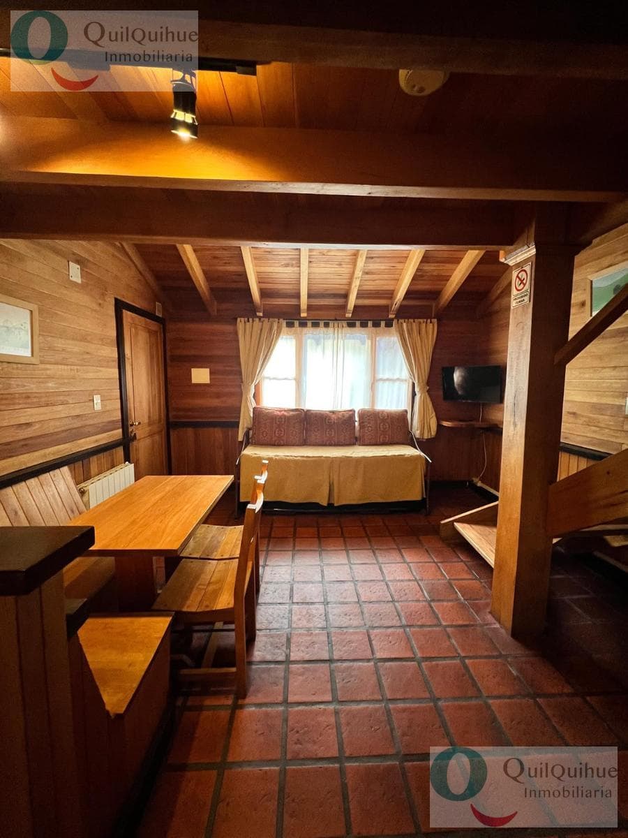 1-bedroom apartment one block from Lake Lacar