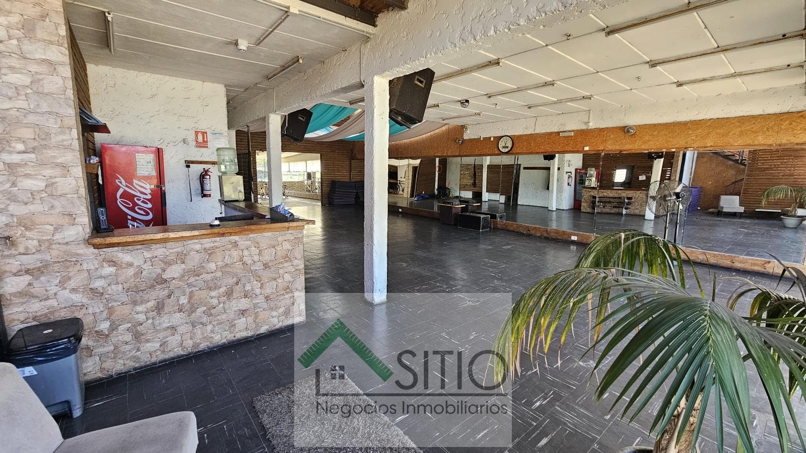 Alquilo local comercial sobre Giannattasio en lomas de Solymar