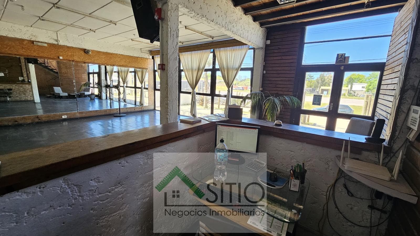 Alquilo local comercial sobre Giannattasio en lomas de Solymar