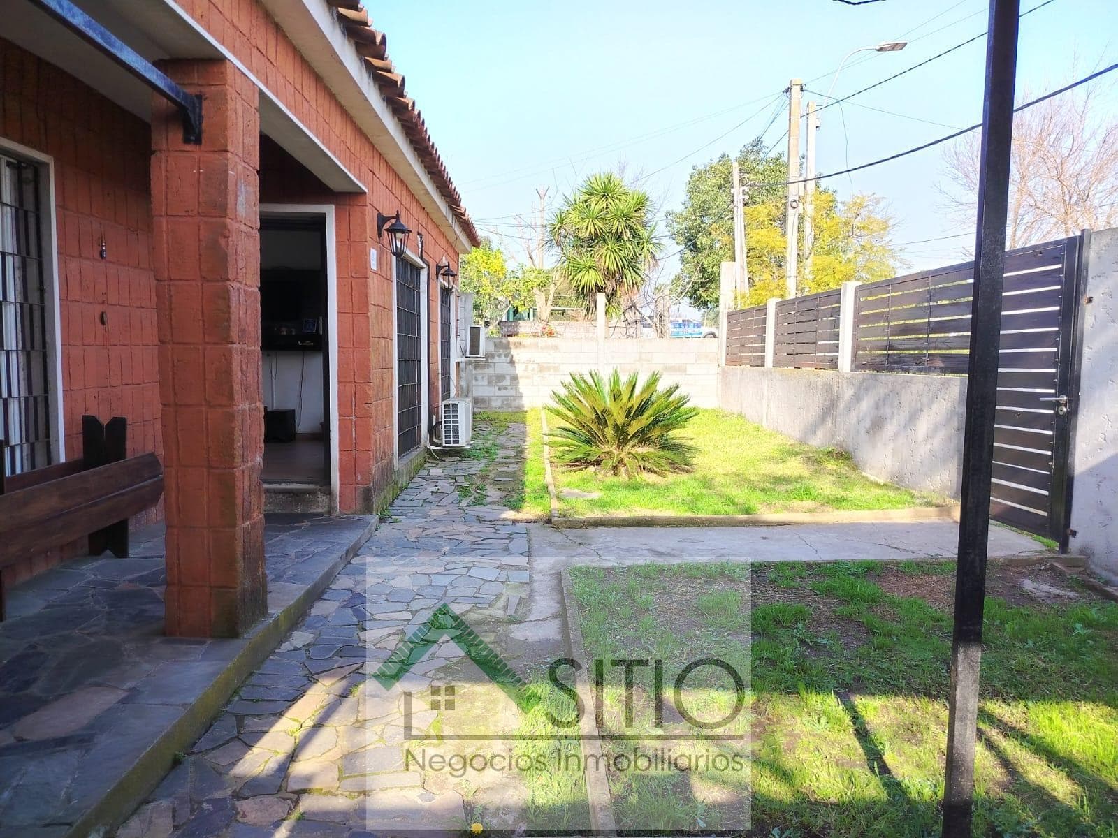 Vendo Casa de 3 dormitorios mas apartamento en Los Aromos