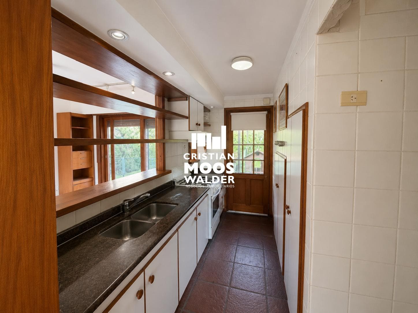 House for Sale with 6 Rooms - Country Maschwitz Club