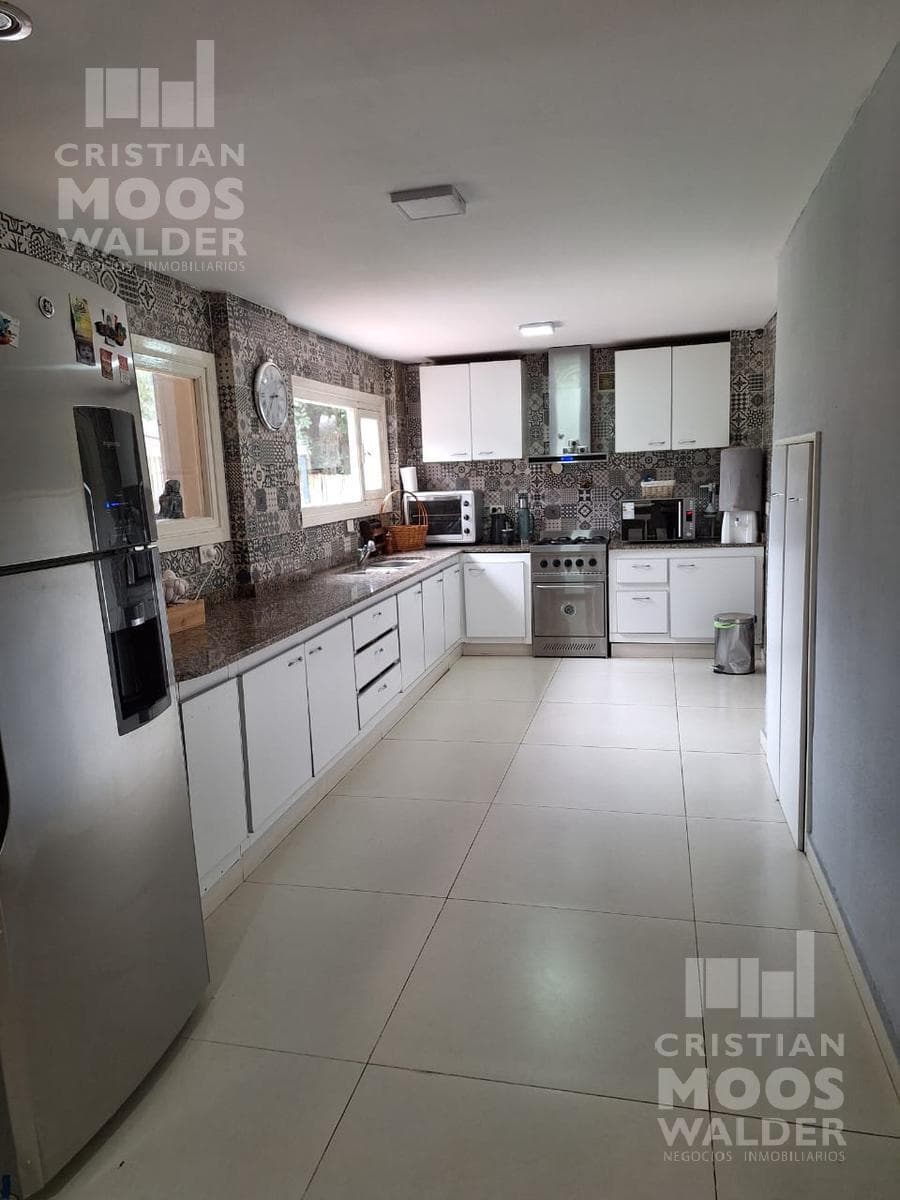 House for Sale: 5-Room Home at Country Maschwitz Club