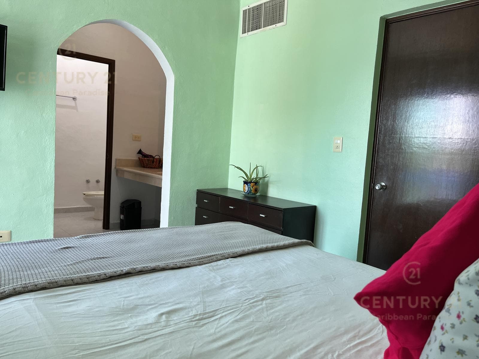Renta largo plazo departamento amueblado en centro, Playa del carmen P1297