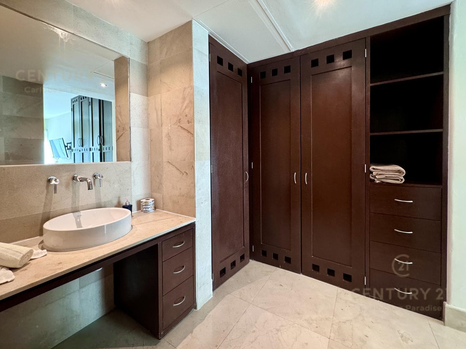 LUJOSO PH EN VENTA 2 HAB VIA 38 PLAYA DEL CARMEN P1131