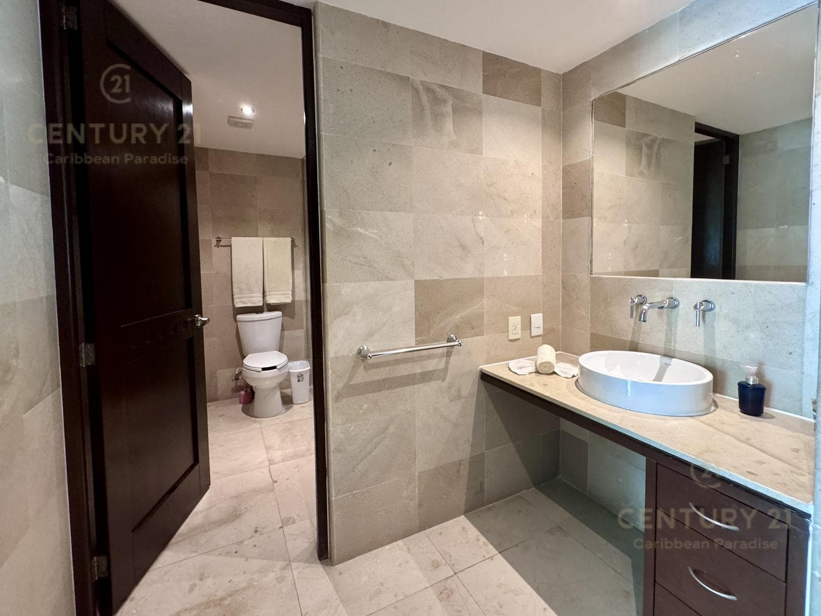 LUJOSO PH EN VENTA 2 HAB VIA 38 PLAYA DEL CARMEN P1131