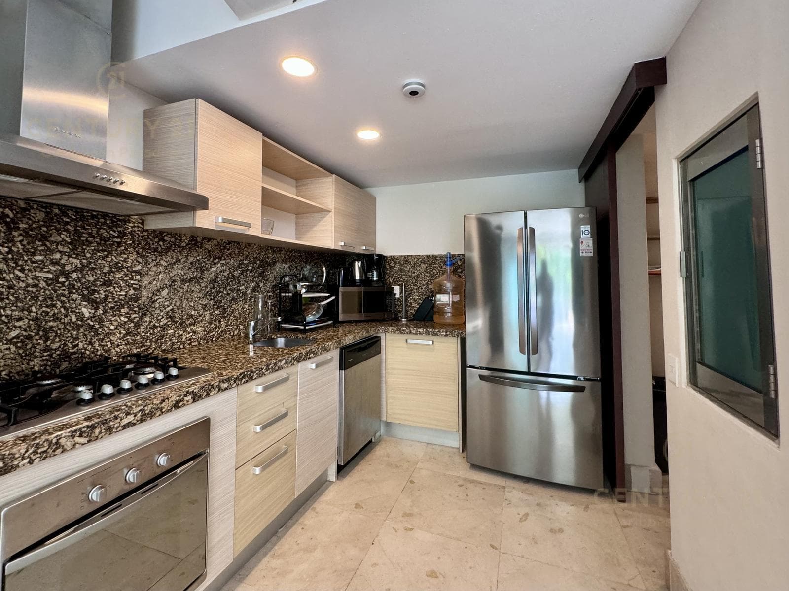 LUJOSO PH EN VENTA 2 HAB VIA 38 PLAYA DEL CARMEN P1131