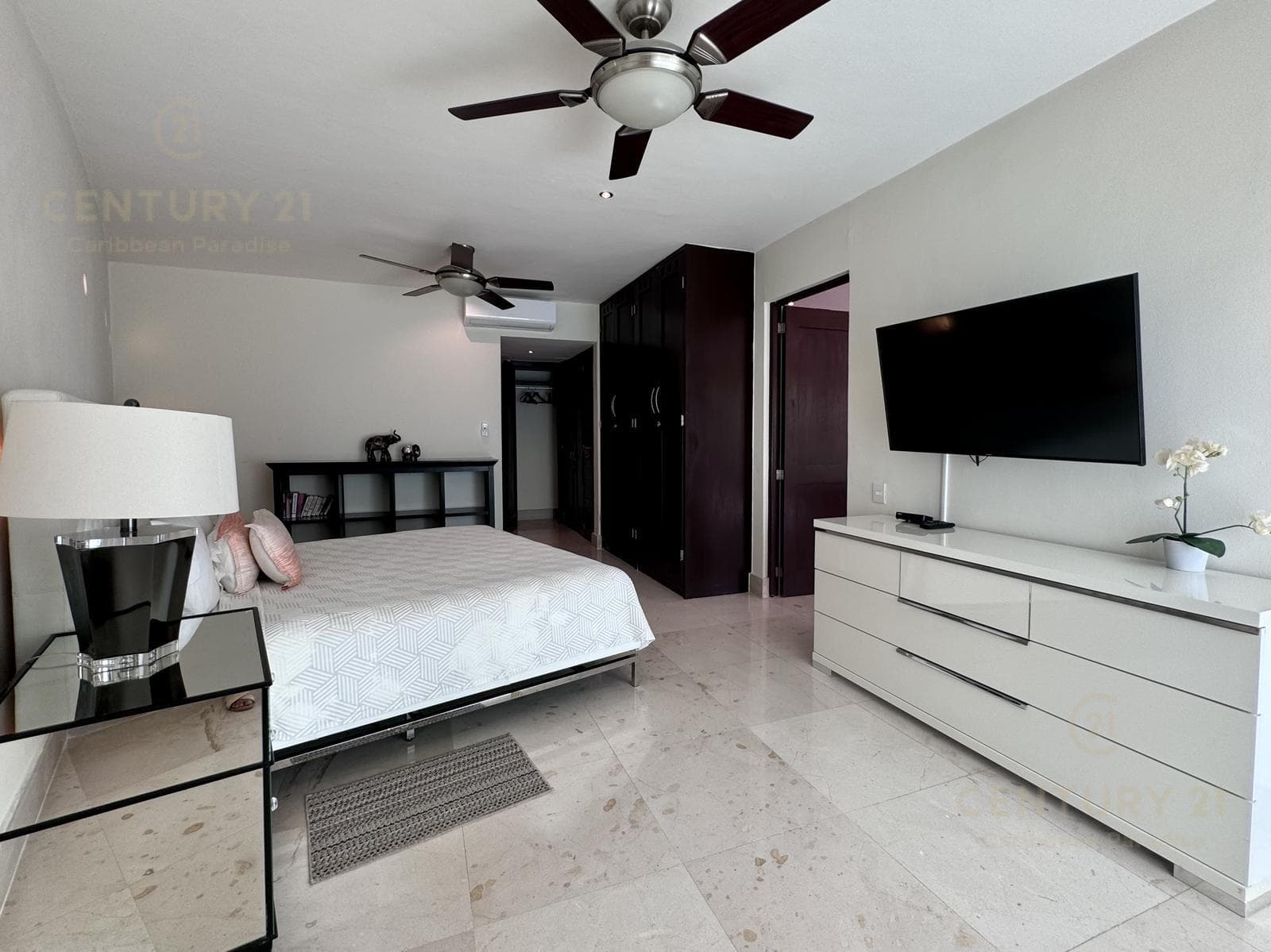 LUJOSO PH EN VENTA 2 HAB VIA 38 PLAYA DEL CARMEN P1131