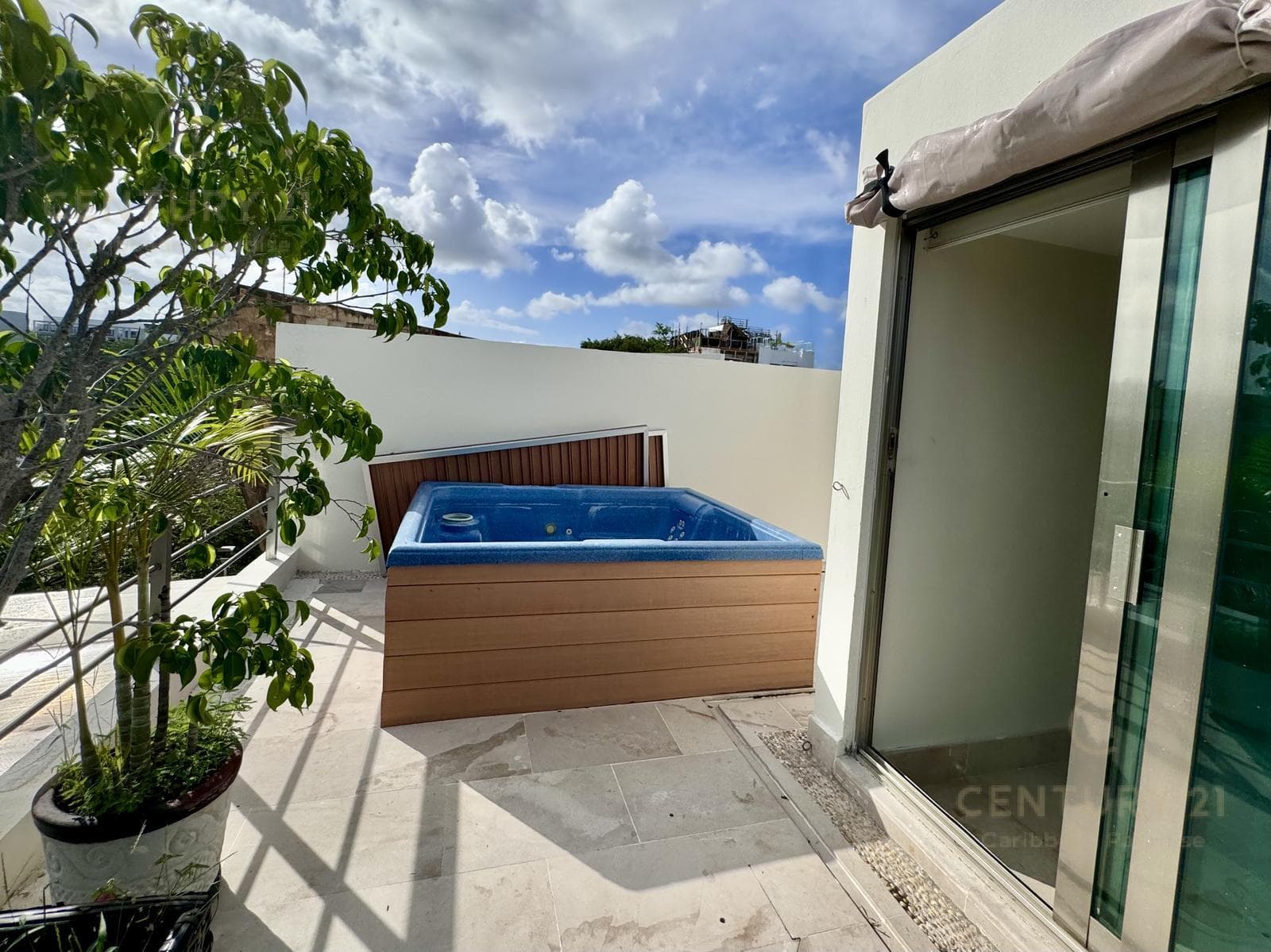 LUJOSO PH EN VENTA 2 HAB VIA 38 PLAYA DEL CARMEN P1131