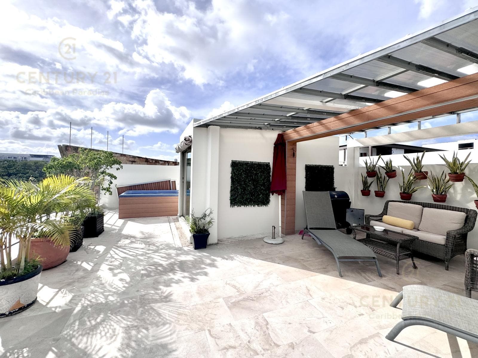 LUJOSO PH EN VENTA 2 HAB VIA 38 PLAYA DEL CARMEN P1131