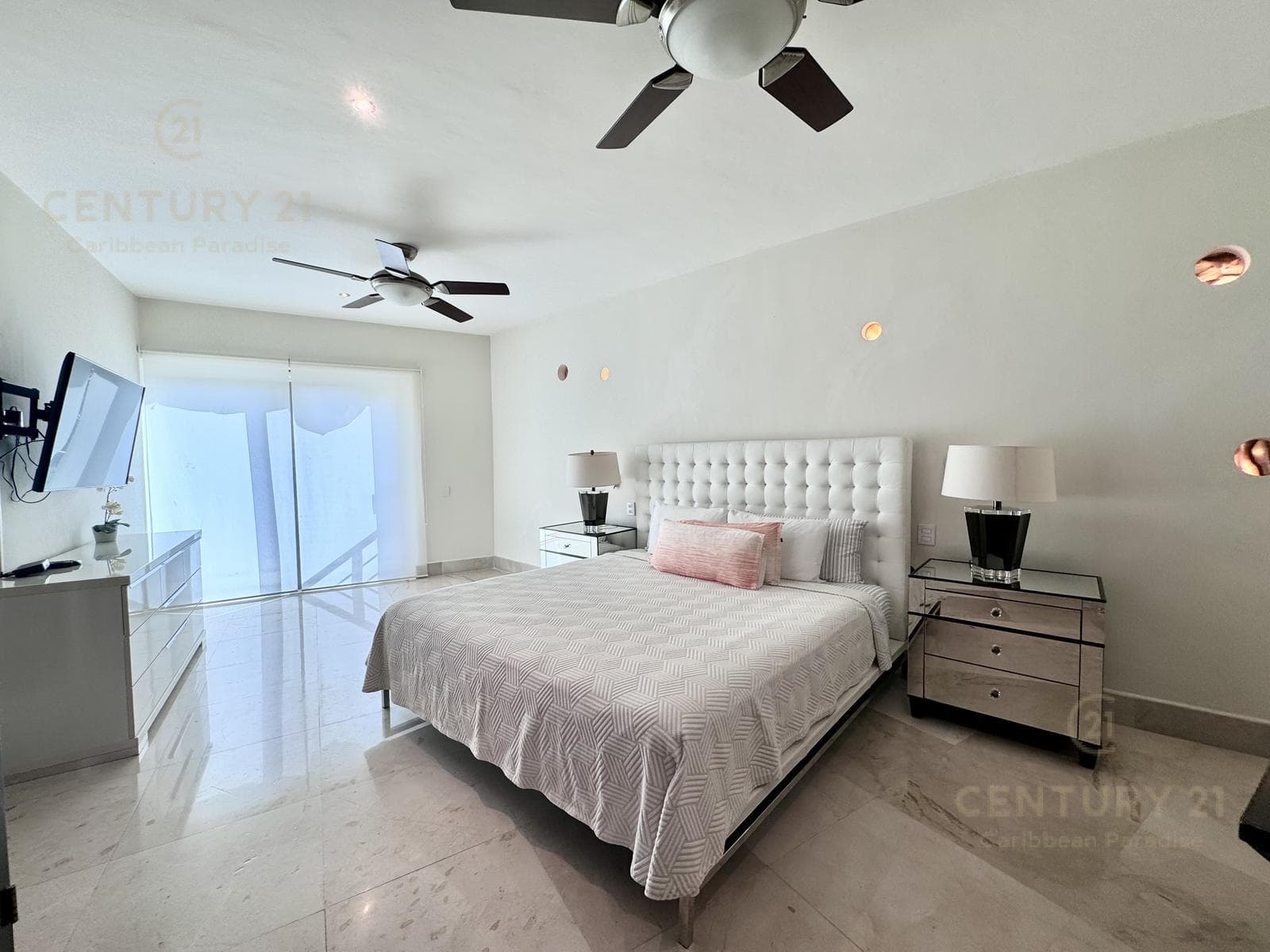 LUJOSO PH EN VENTA 2 HAB VIA 38 PLAYA DEL CARMEN P1131