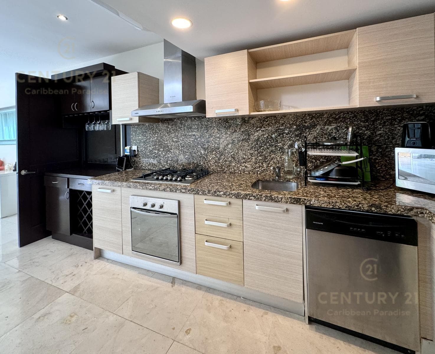 LUJOSO PH EN VENTA 2 HAB VIA 38 PLAYA DEL CARMEN P1131