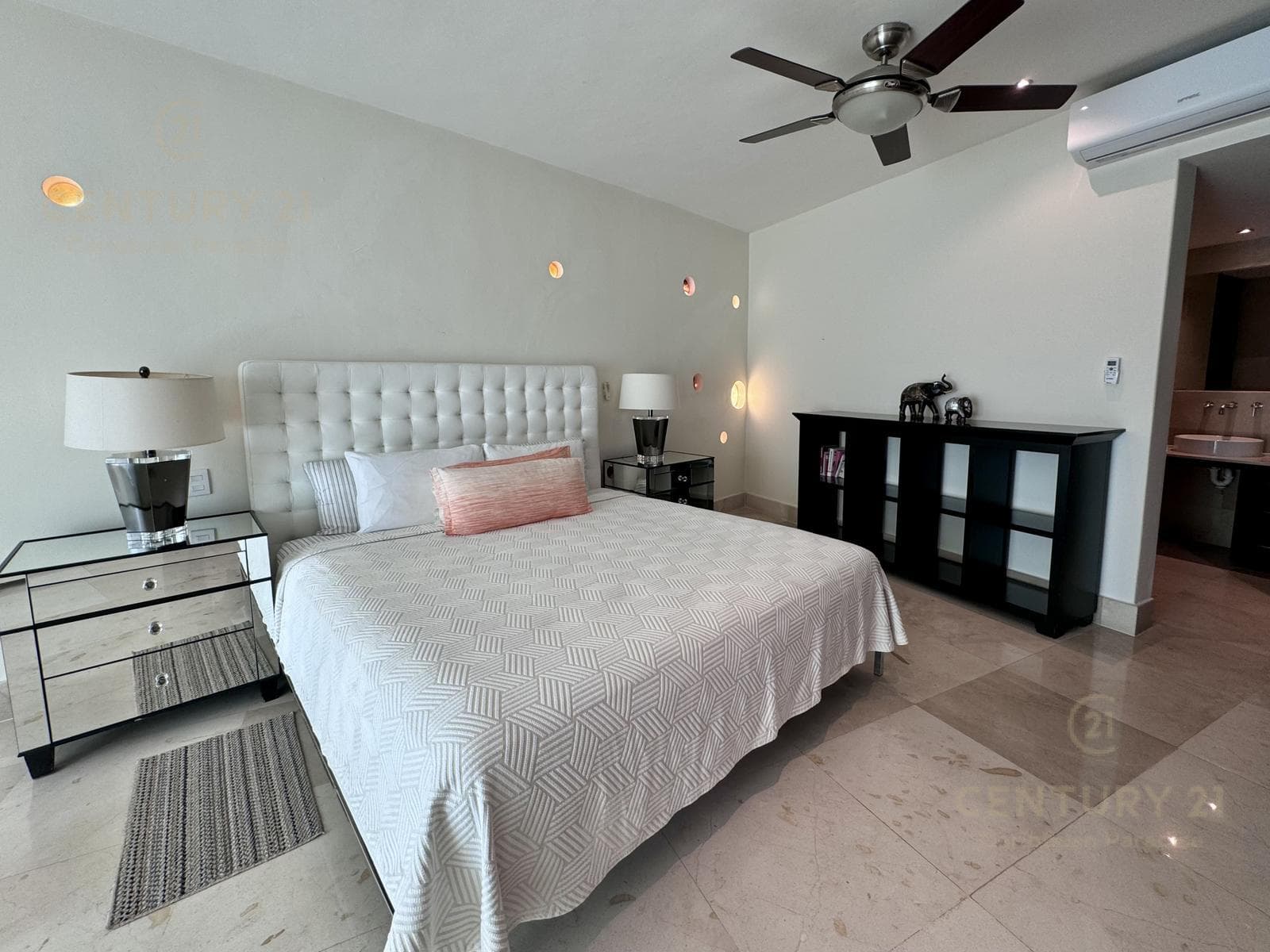 LUJOSO PH EN VENTA 2 HAB VIA 38 PLAYA DEL CARMEN P1131