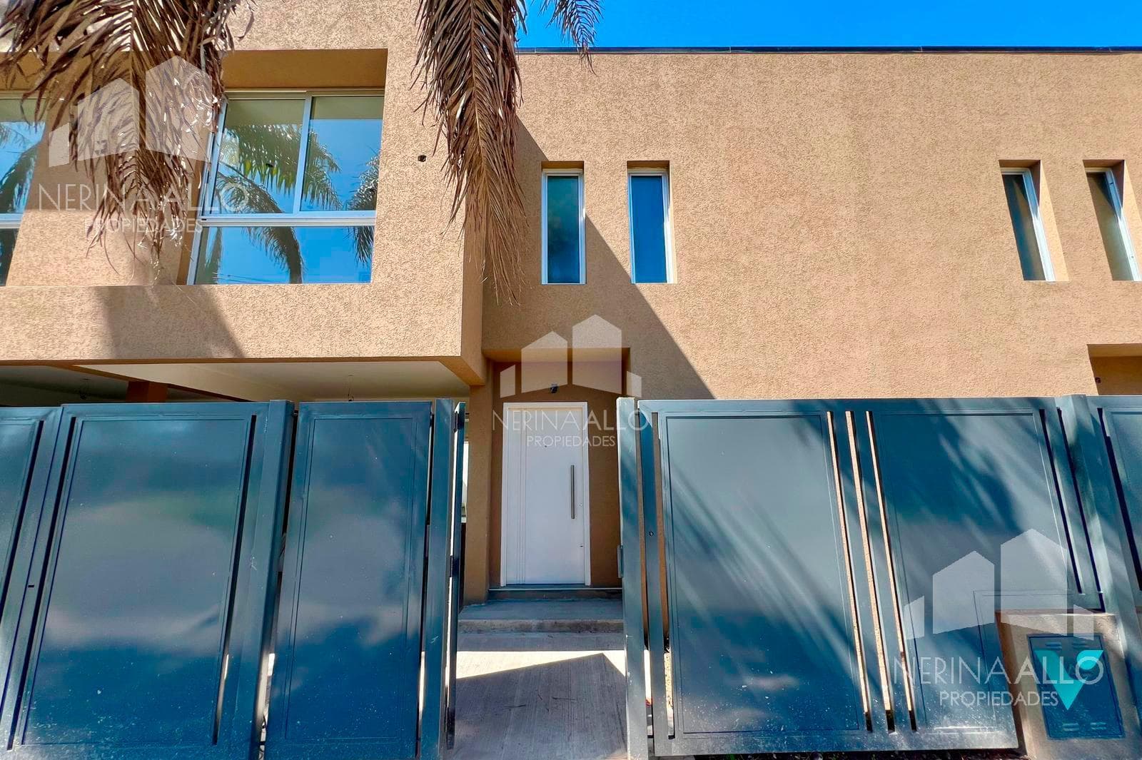 FOR SALE: 4-ROOM APARTMENT IN NORTH ITUZAINGO