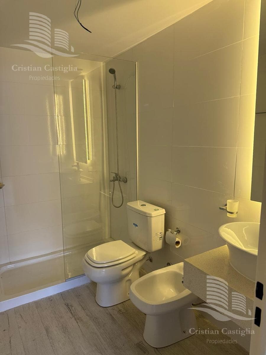 For Sale - 2-Bedroom Apartment Suitable for Professionals, with Balcony and Grill - Tigre, Northern Area
