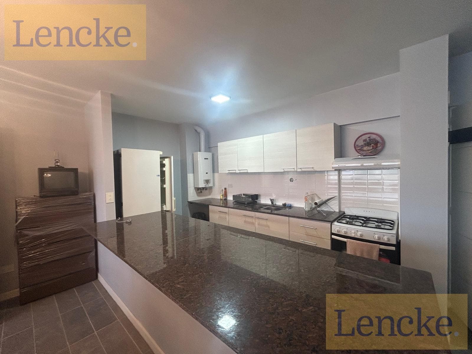 Brand new, 2 rooms plus a desk, building with a terrace and barbecue, direct financing