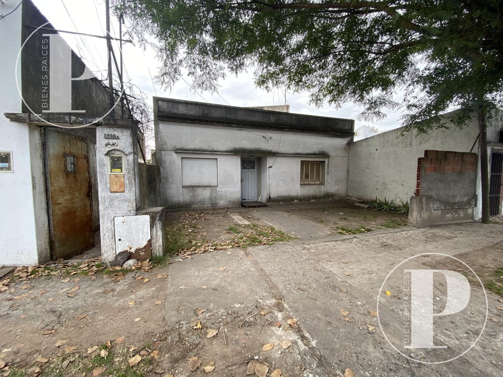 | FOR SALE | HOUSE IN NEED OF RENOVATION ON AV. 13 BETWEEN 78 AND 78BIS