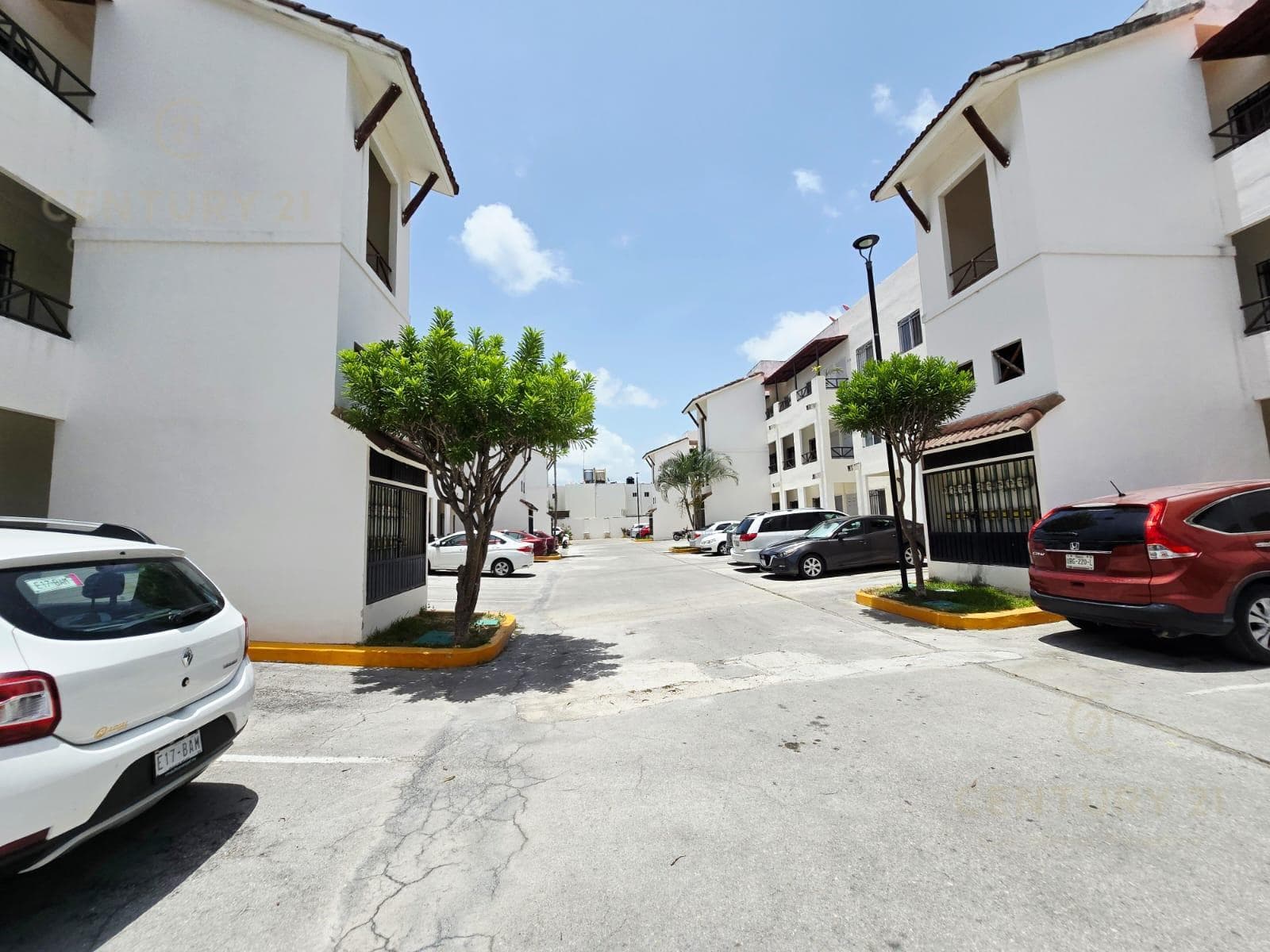 EN RENTA bonito departamento 2 rec. Cerrada Morell, Residencial Real Ibiza, Playa del Carmen P2840