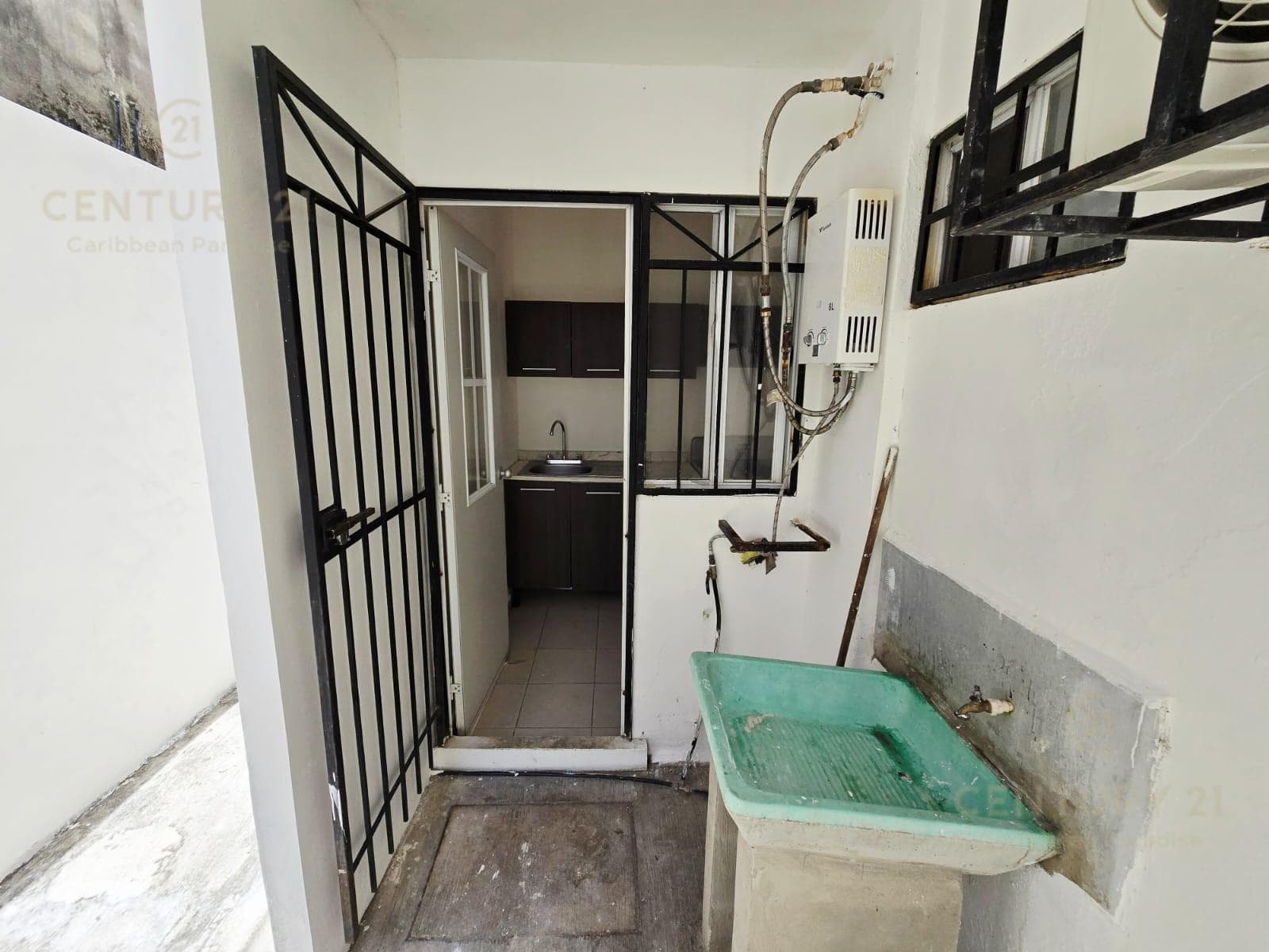 EN RENTA bonito departamento 2 rec. Cerrada Morell, Residencial Real Ibiza, Playa del Carmen P2840