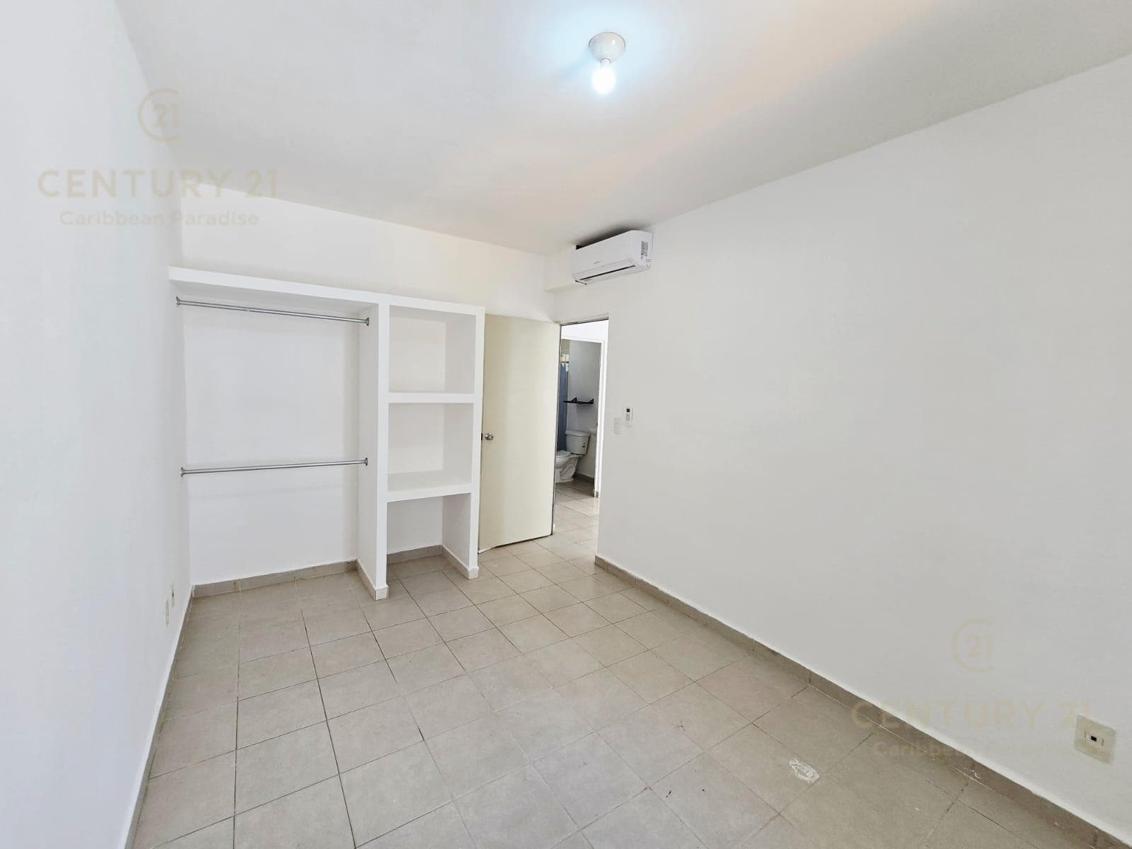 EN RENTA bonito departamento 2 rec. Cerrada Morell, Residencial Real Ibiza, Playa del Carmen P2840