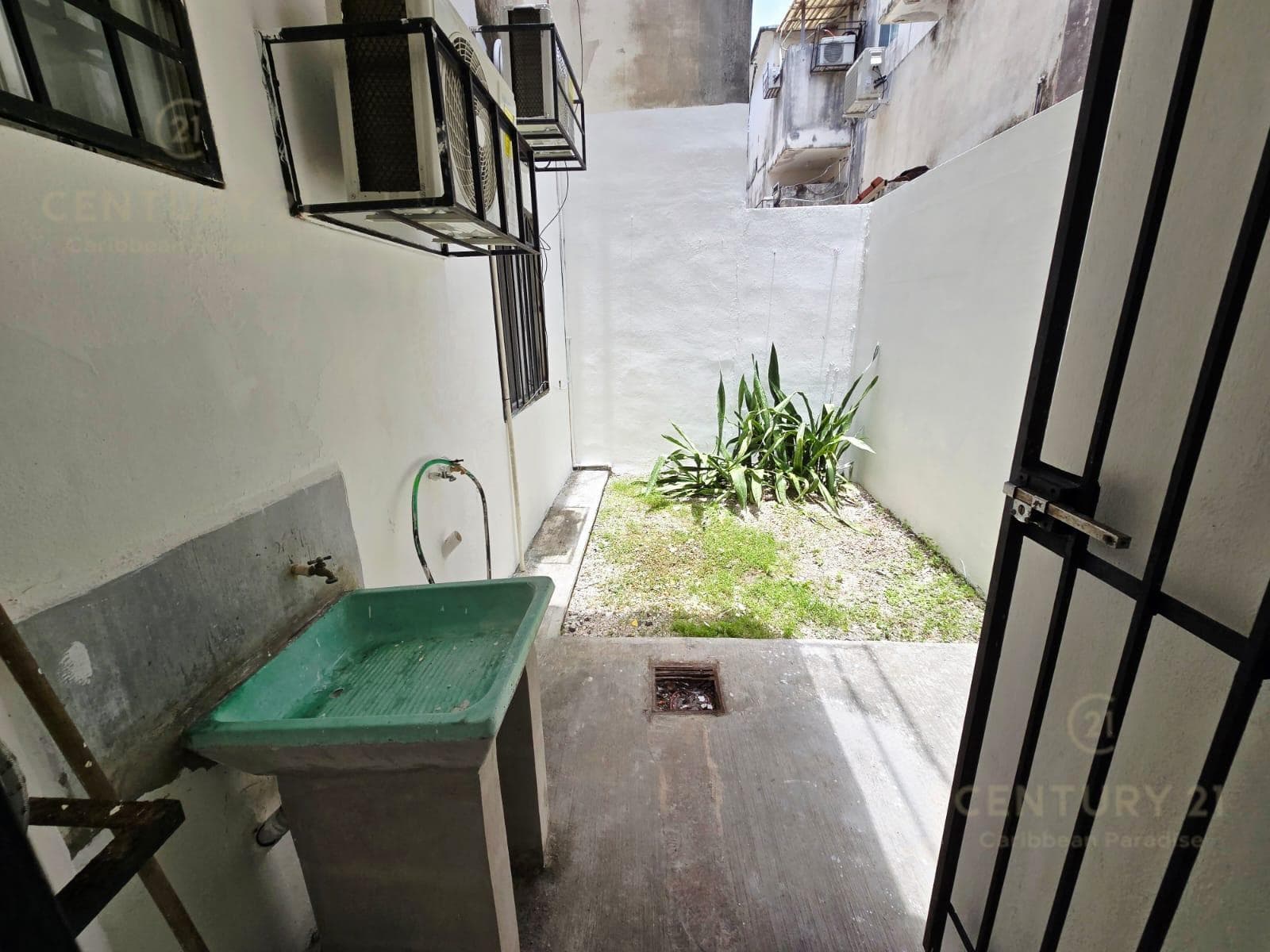 EN RENTA bonito departamento 2 rec. Cerrada Morell, Residencial Real Ibiza, Playa del Carmen P2840