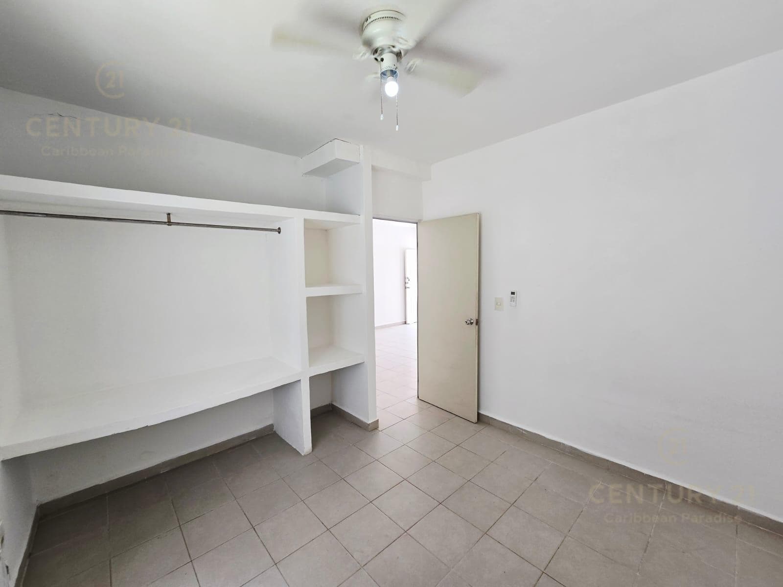 EN RENTA bonito departamento 2 rec. Cerrada Morell, Residencial Real Ibiza, Playa del Carmen P2840