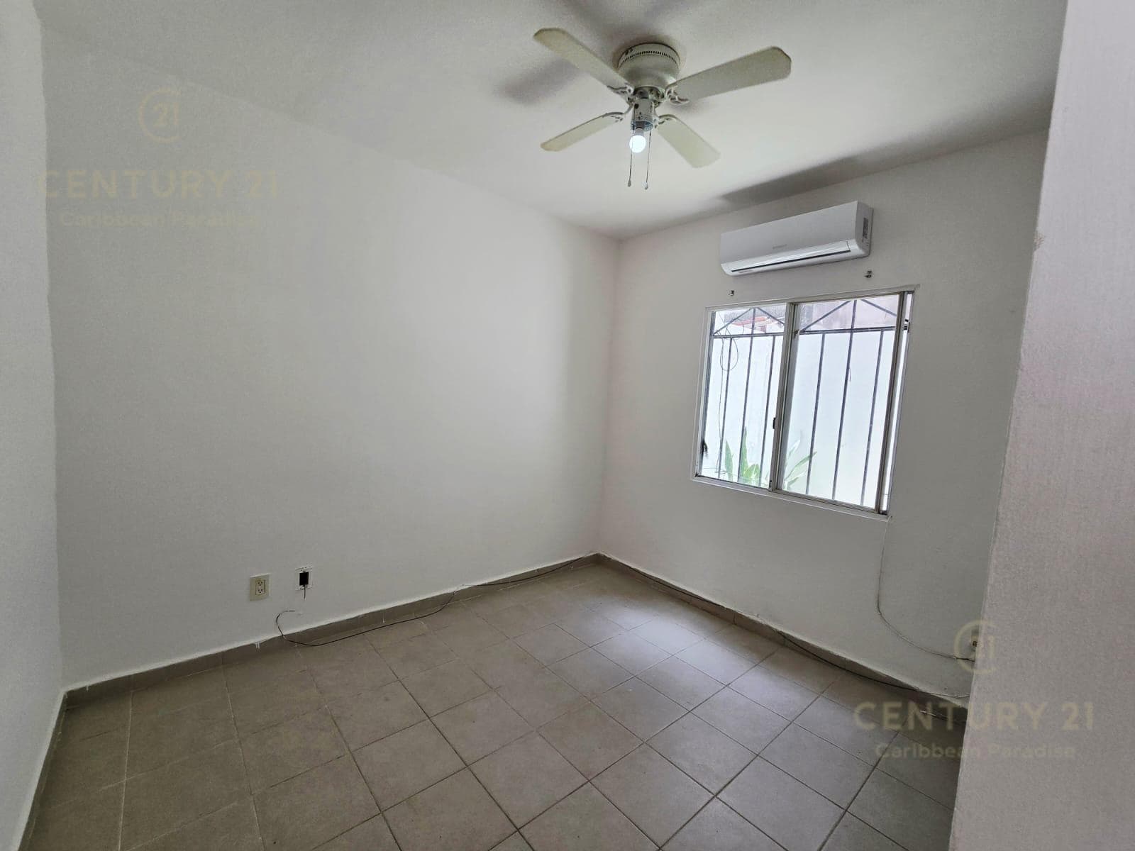 EN RENTA bonito departamento 2 rec. Cerrada Morell, Residencial Real Ibiza, Playa del Carmen P2840