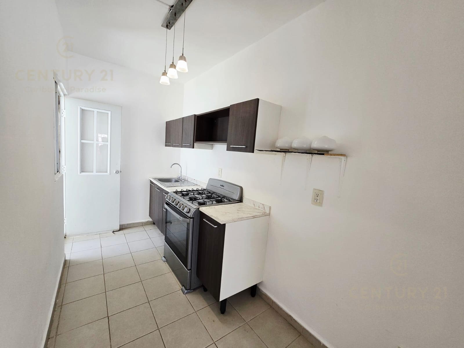 EN RENTA bonito departamento 2 rec. Cerrada Morell, Residencial Real Ibiza, Playa del Carmen P2840
