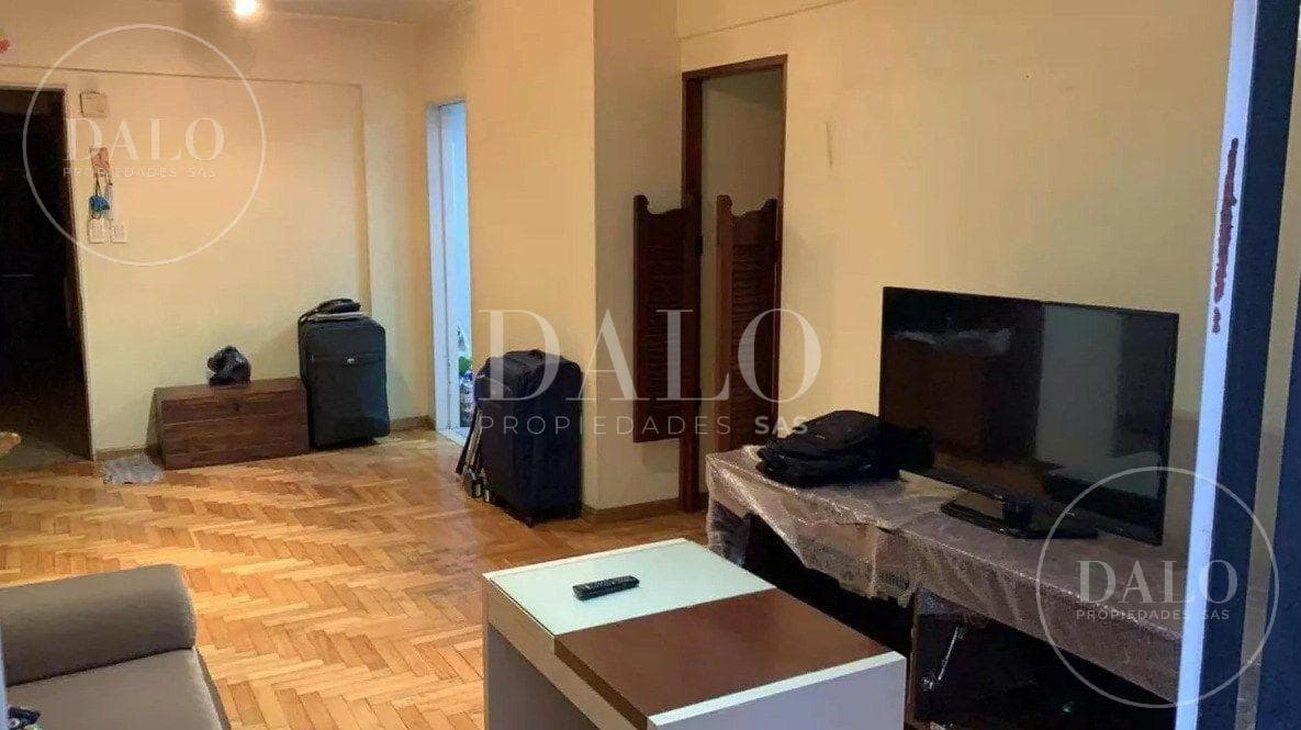 Apartment for Sale in Palermo Chico: 3-Room Unit, Street-Facing