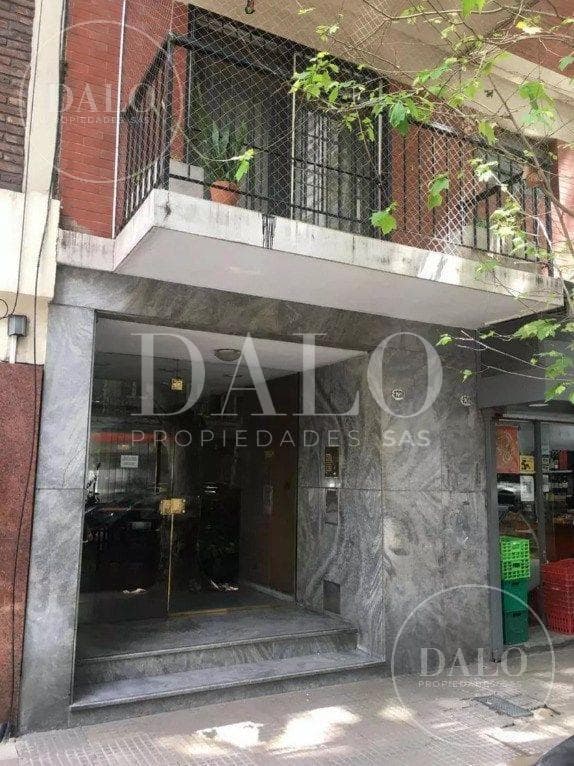 Apartment for Sale in Palermo Chico: 3-Room Unit, Street-Facing