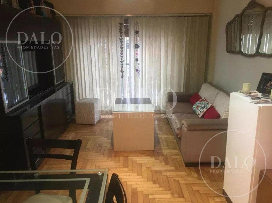Apartment for Sale in Palermo Chico: 3-Room Unit, Street-Facing