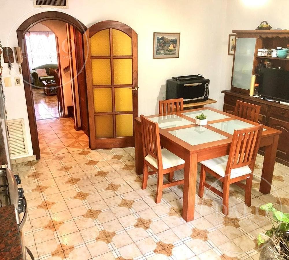 House for Sale in Bernal: 4 Rooms, Garage, Patio