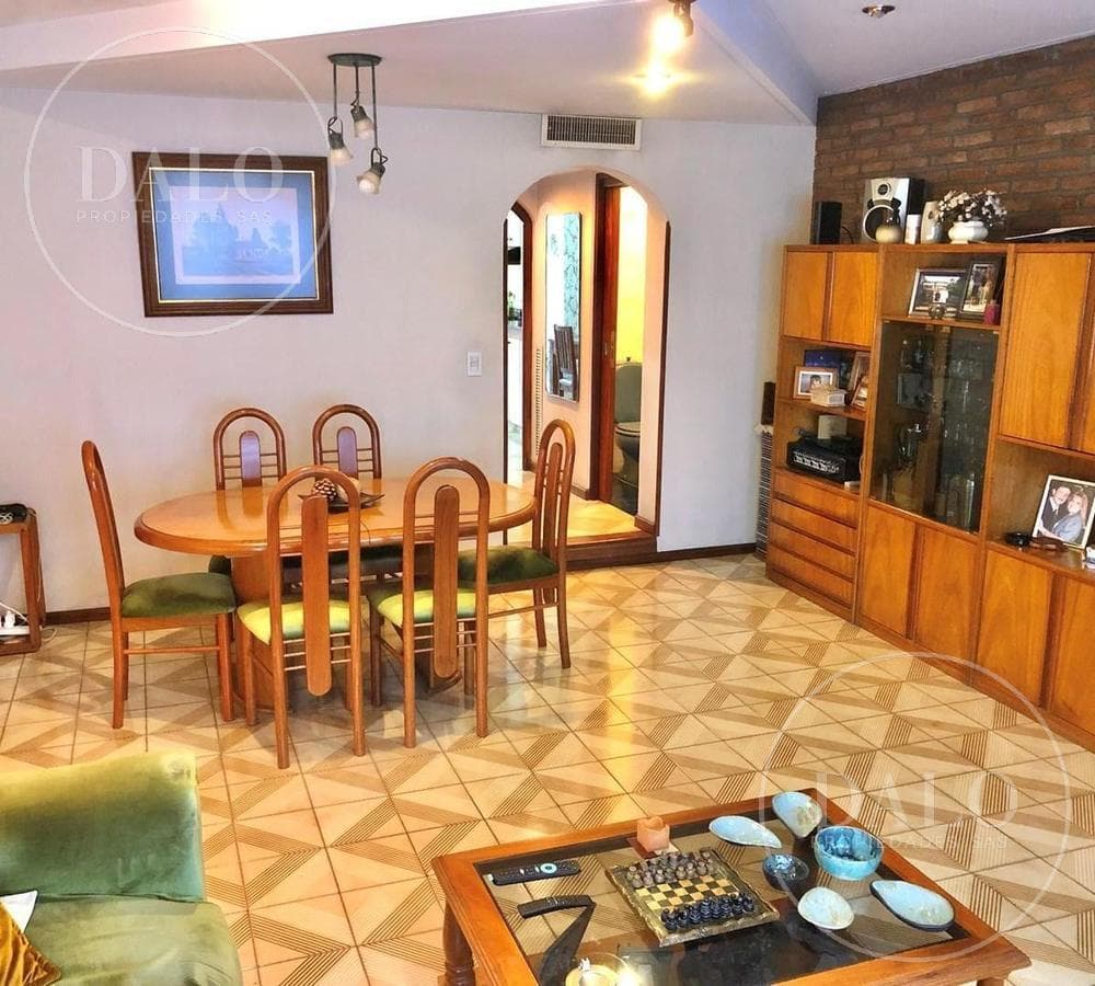 House for Sale in Bernal: 4 Rooms, Garage, Patio